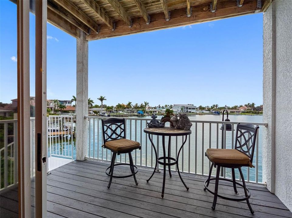 En Venta: $945,900 (3 camas, 2 baños, 2274 Pies cuadrados)