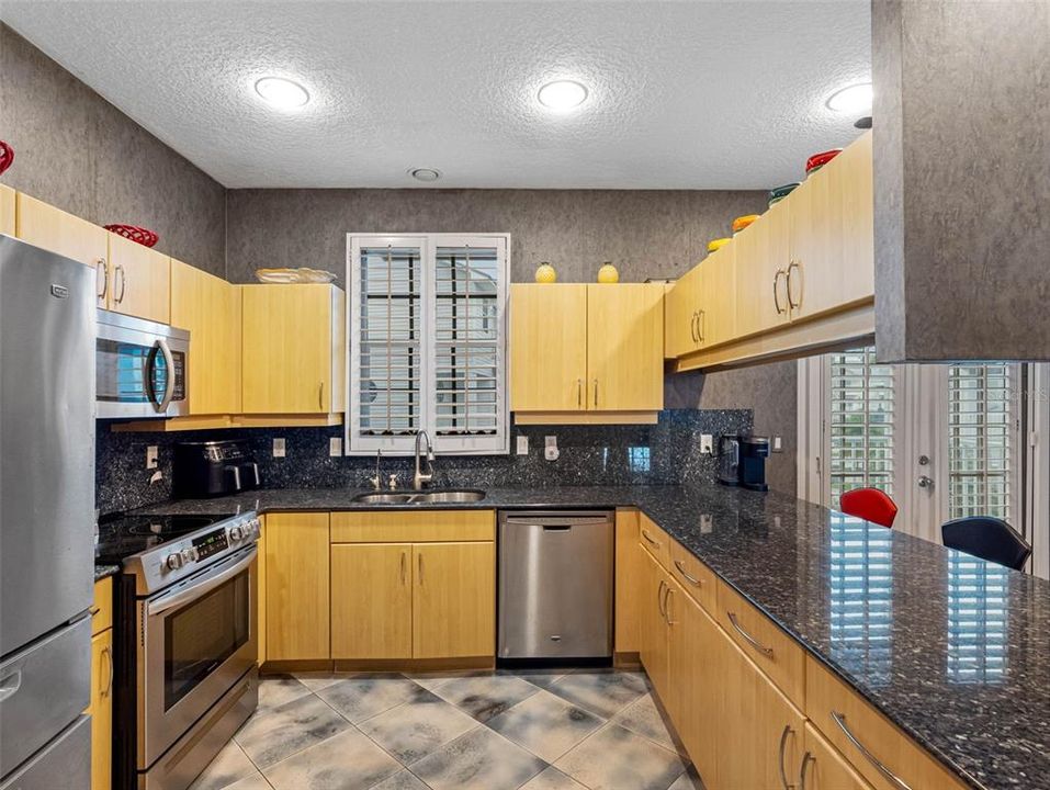 En Venta: $945,900 (3 camas, 2 baños, 2274 Pies cuadrados)