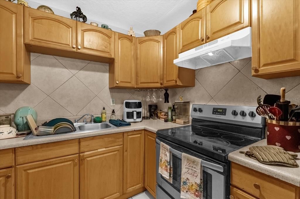 На продажу: $240,000 (3 спален, 2 ванн, 1140 Квадратных фут)