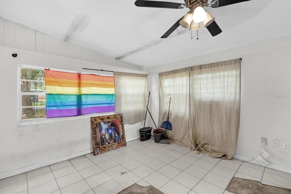 На продажу: $240,000 (3 спален, 2 ванн, 1140 Квадратных фут)