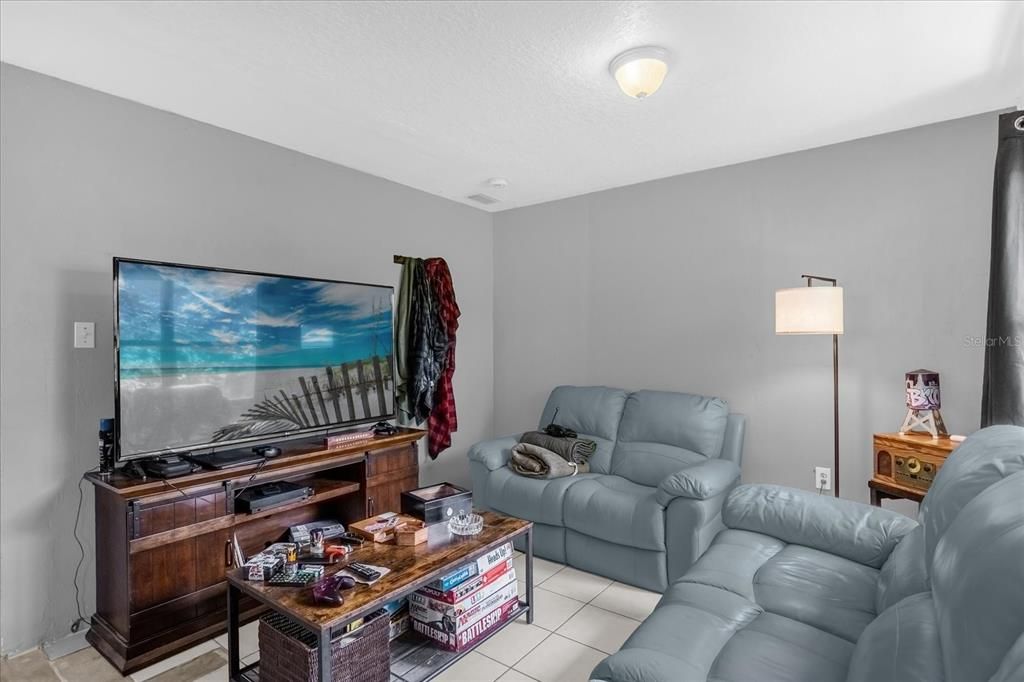 На продажу: $240,000 (3 спален, 2 ванн, 1140 Квадратных фут)