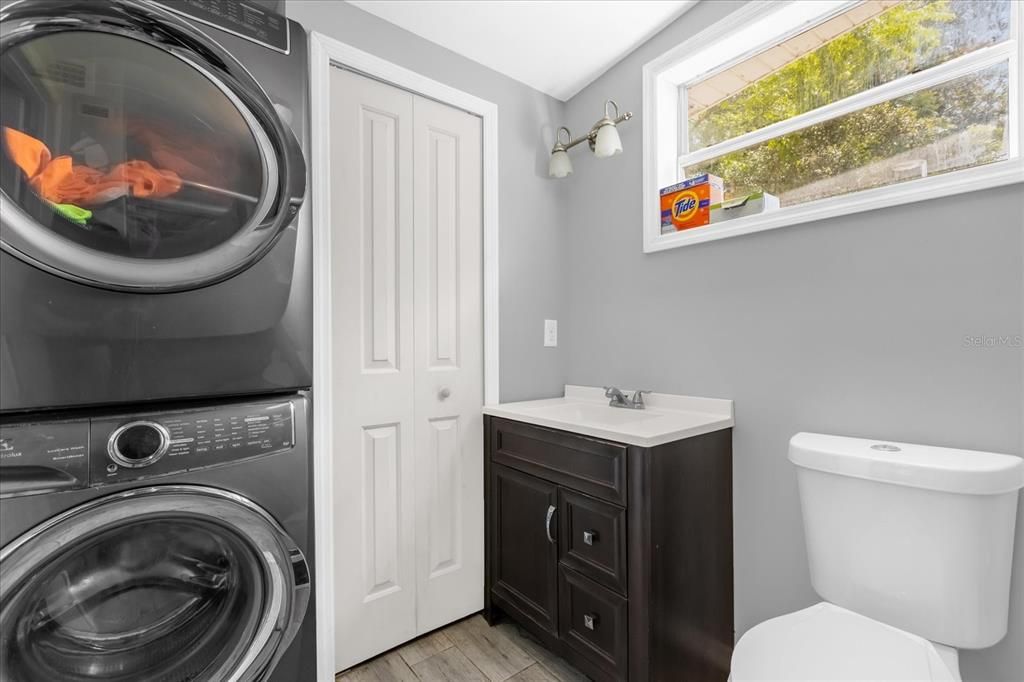 На продажу: $240,000 (3 спален, 2 ванн, 1140 Квадратных фут)