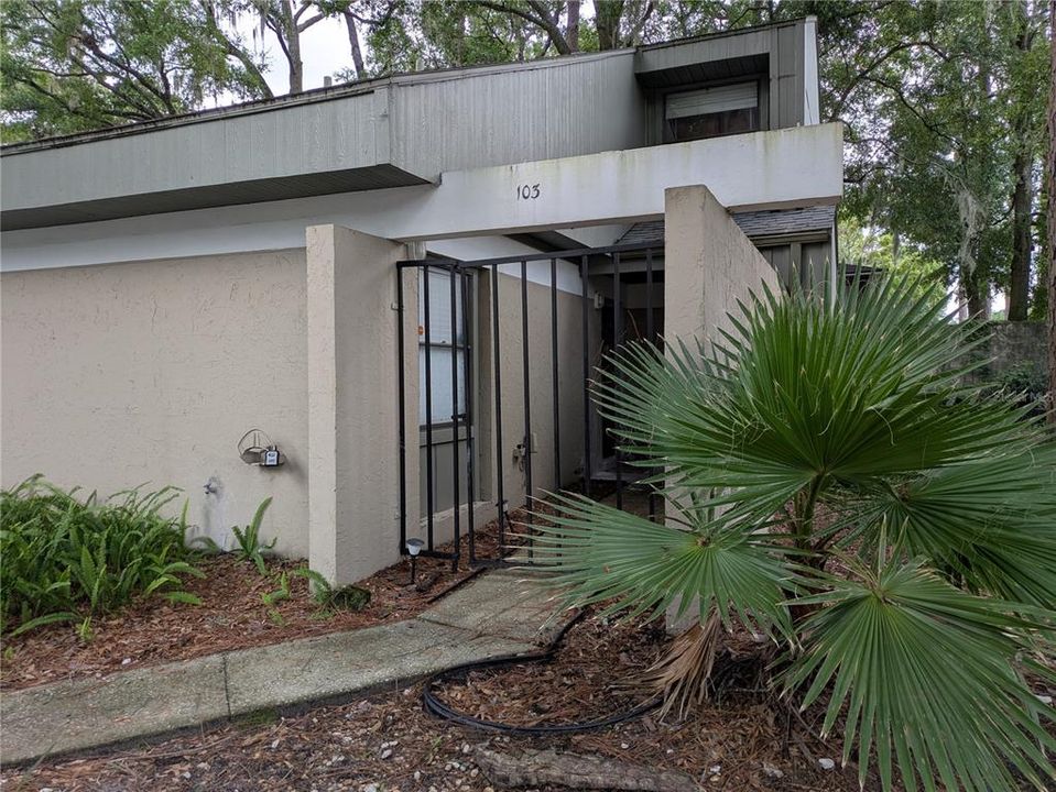 Recently Sold: $165,000 (2 beds, 2 baths, 1070 Square Feet)