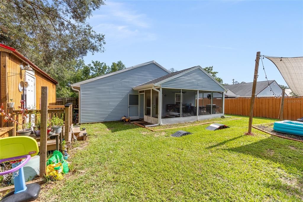 合同活跃: $211,900 (3 贝兹, 2 浴室, 1162 平方英尺)