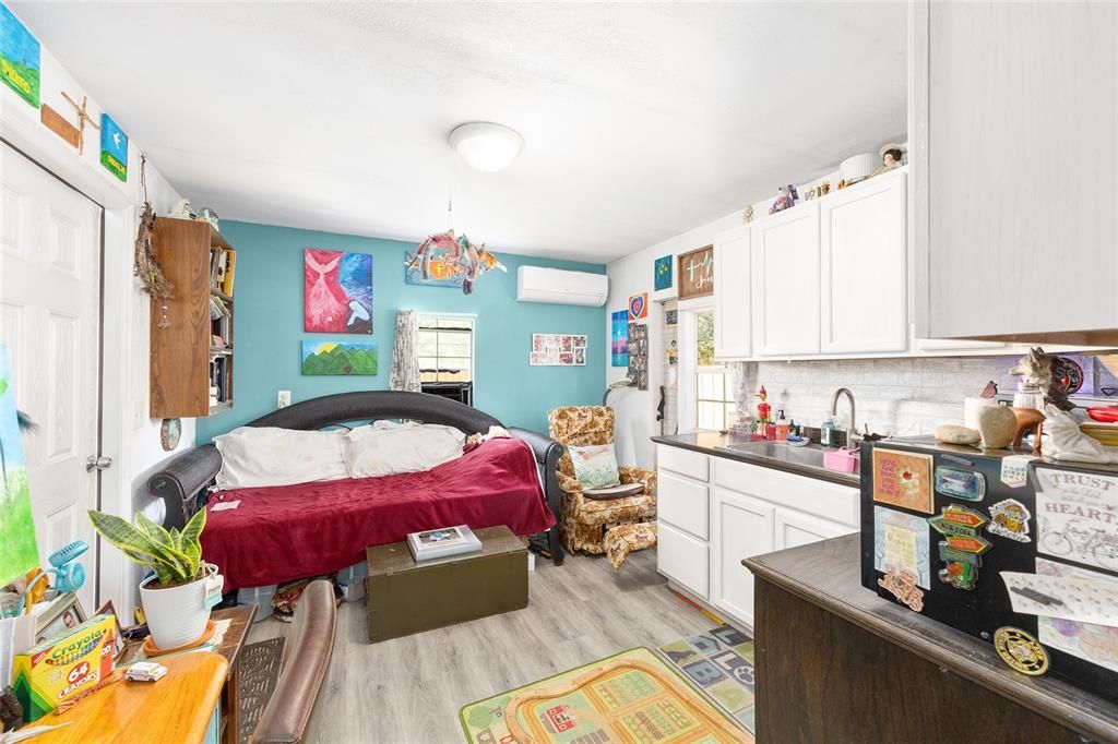 合同活跃: $211,900 (3 贝兹, 2 浴室, 1162 平方英尺)