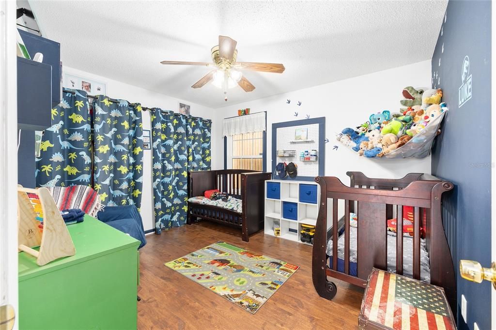 合同活跃: $211,900 (3 贝兹, 2 浴室, 1162 平方英尺)