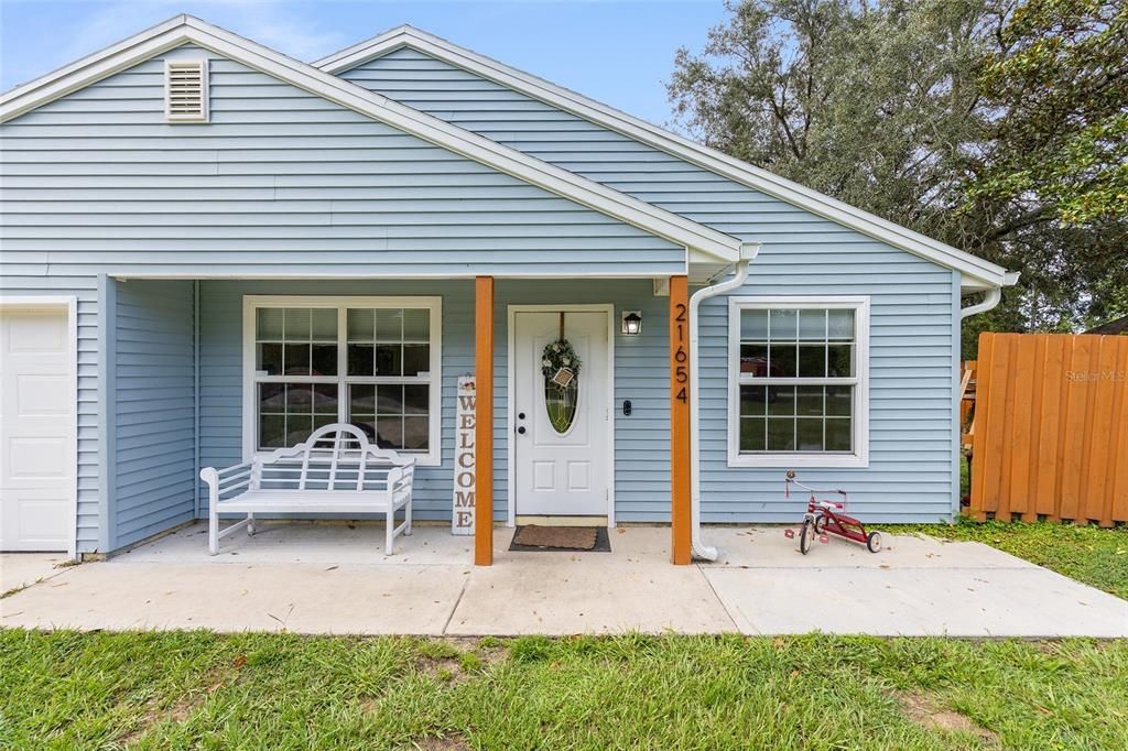 合同活跃: $211,900 (3 贝兹, 2 浴室, 1162 平方英尺)