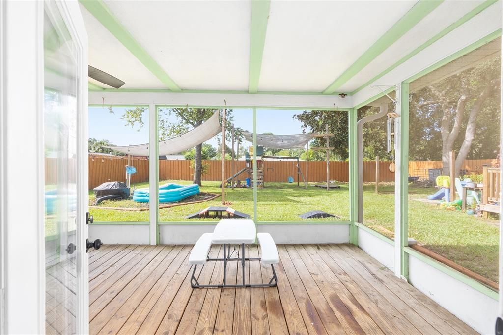 合同活跃: $211,900 (3 贝兹, 2 浴室, 1162 平方英尺)