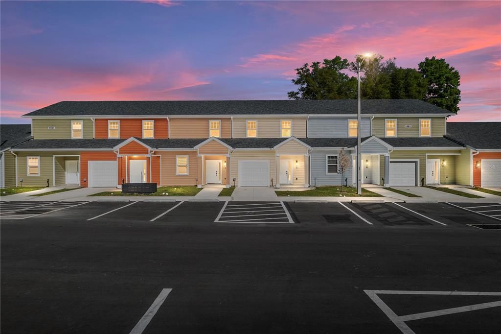 Recently Sold: $294,000 (3 beds, 3 baths, 1187 Square Feet)