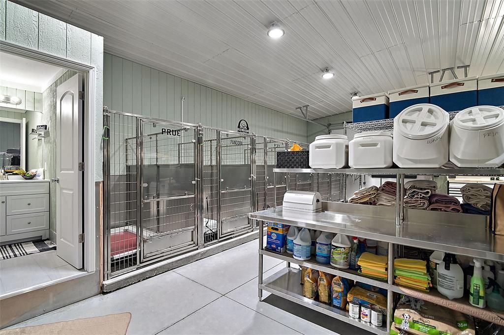 Под контрактом: $799,000 (3 спален, 2 ванн, 2117 Квадратных фут)