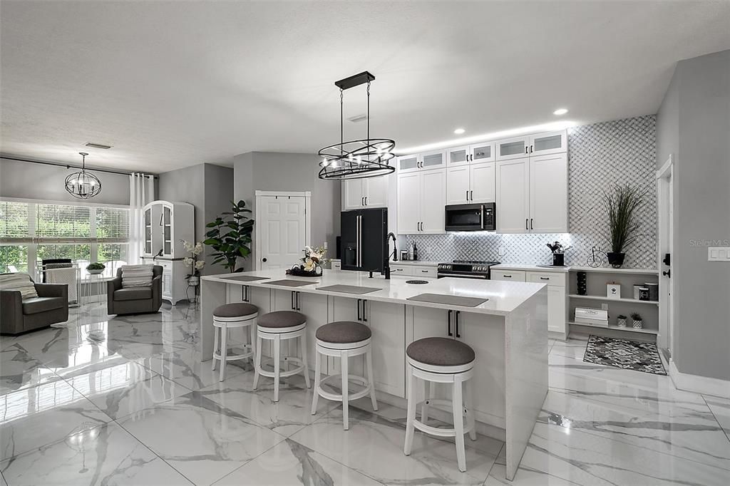 Под контрактом: $799,000 (3 спален, 2 ванн, 2117 Квадратных фут)