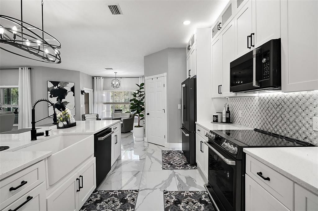 Под контрактом: $799,000 (3 спален, 2 ванн, 2117 Квадратных фут)