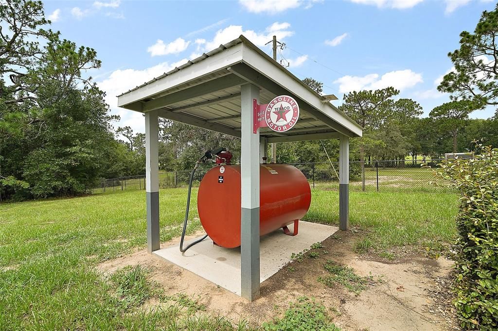 Под контрактом: $799,000 (3 спален, 2 ванн, 2117 Квадратных фут)