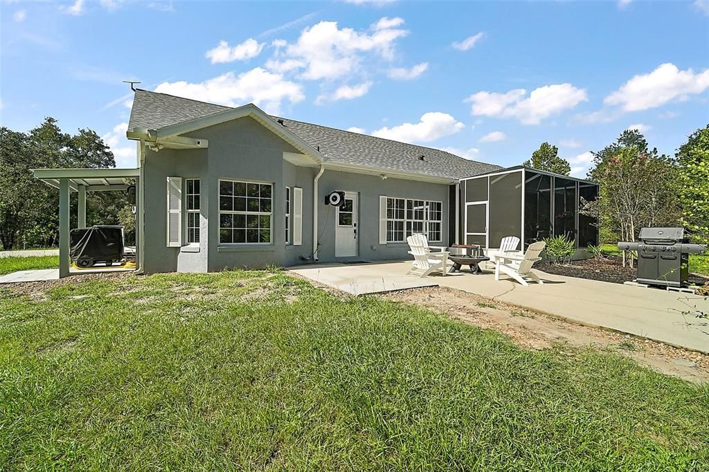 Под контрактом: $799,000 (3 спален, 2 ванн, 2117 Квадратных фут)