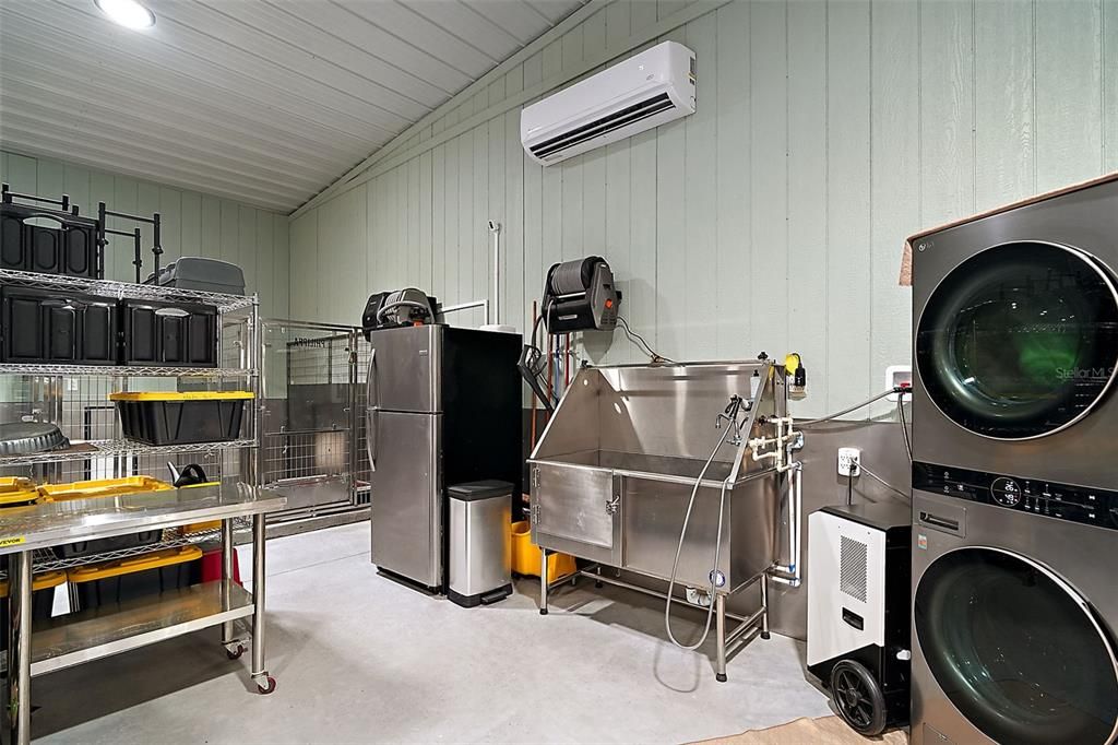 Под контрактом: $799,000 (3 спален, 2 ванн, 2117 Квадратных фут)