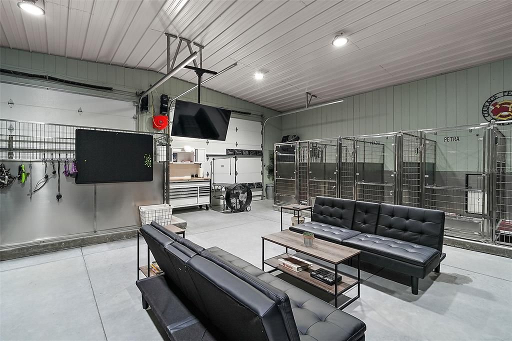 Под контрактом: $799,000 (3 спален, 2 ванн, 2117 Квадратных фут)