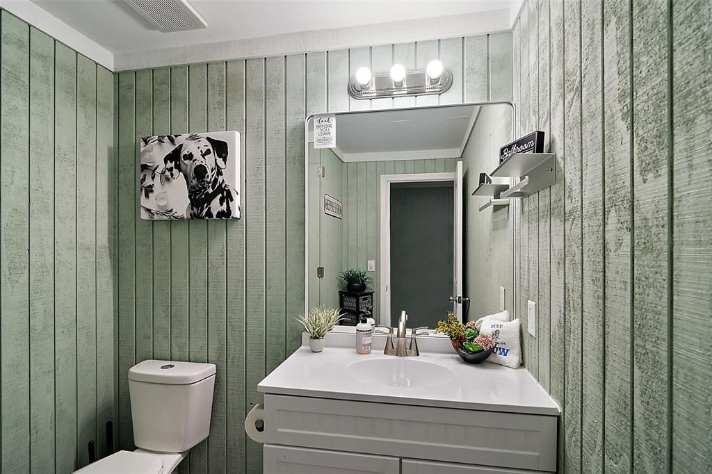 Под контрактом: $799,000 (3 спален, 2 ванн, 2117 Квадратных фут)