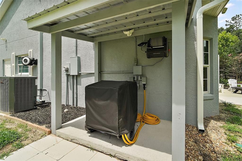 Под контрактом: $799,000 (3 спален, 2 ванн, 2117 Квадратных фут)