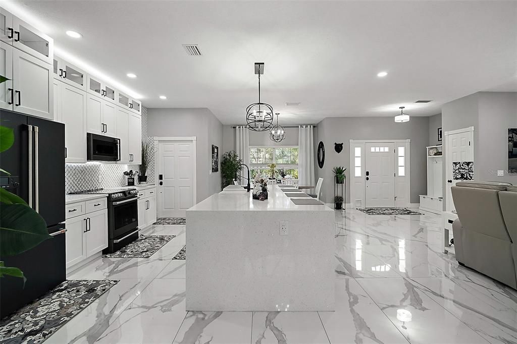 Под контрактом: $799,000 (3 спален, 2 ванн, 2117 Квадратных фут)