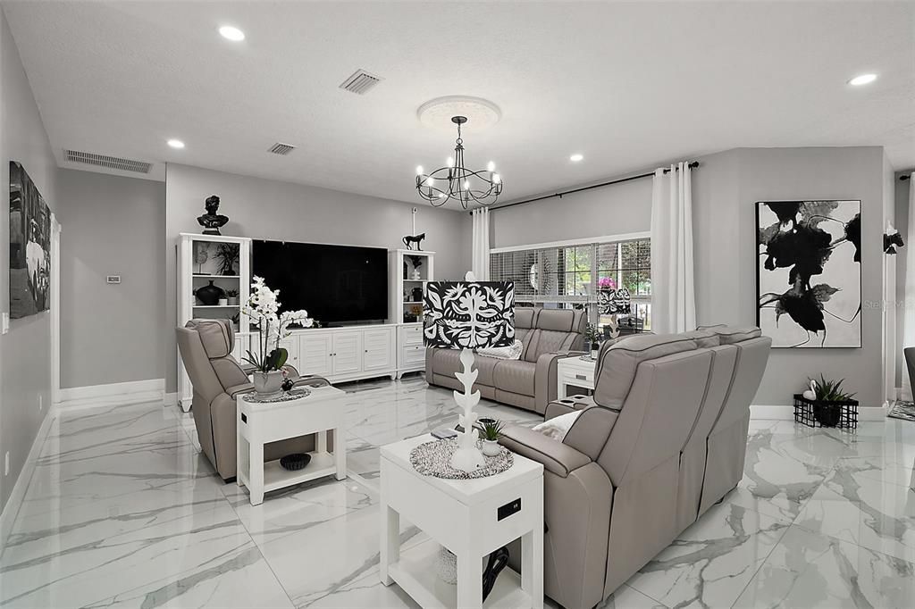 Под контрактом: $799,000 (3 спален, 2 ванн, 2117 Квадратных фут)