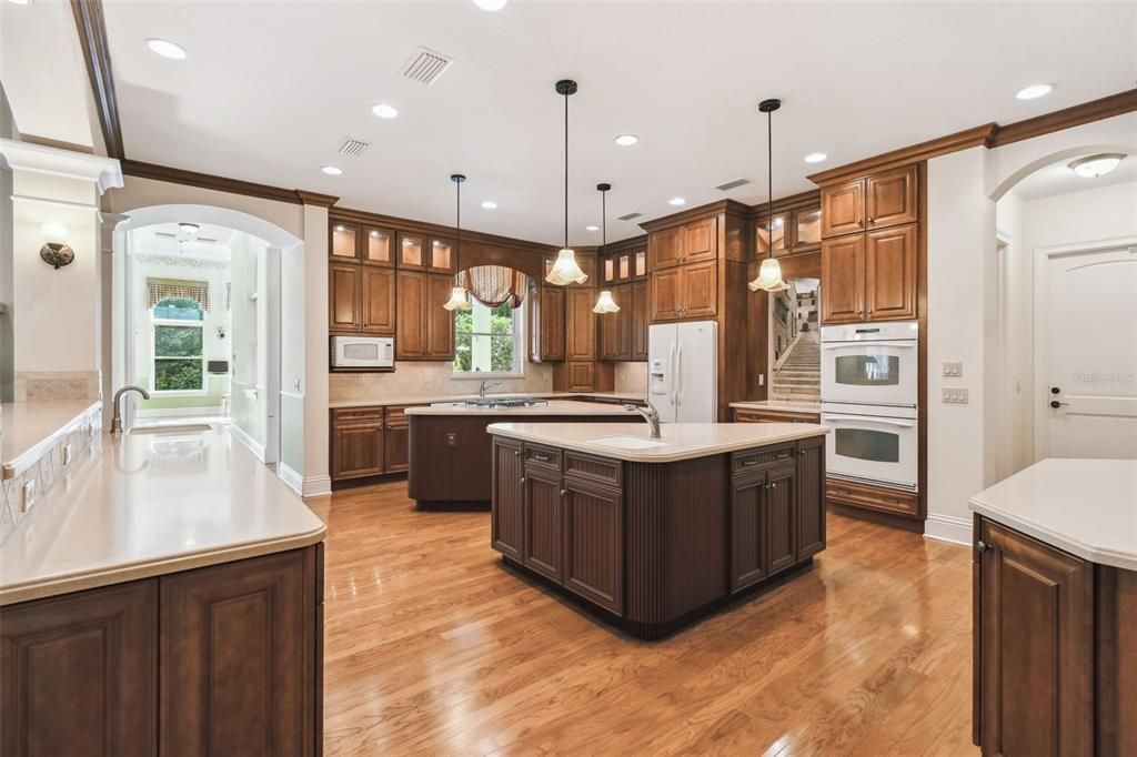 En Venta: $2,400,000 (5 camas, 3 baños, 6140 Pies cuadrados)