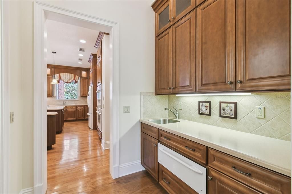 En Venta: $2,400,000 (5 camas, 3 baños, 6140 Pies cuadrados)