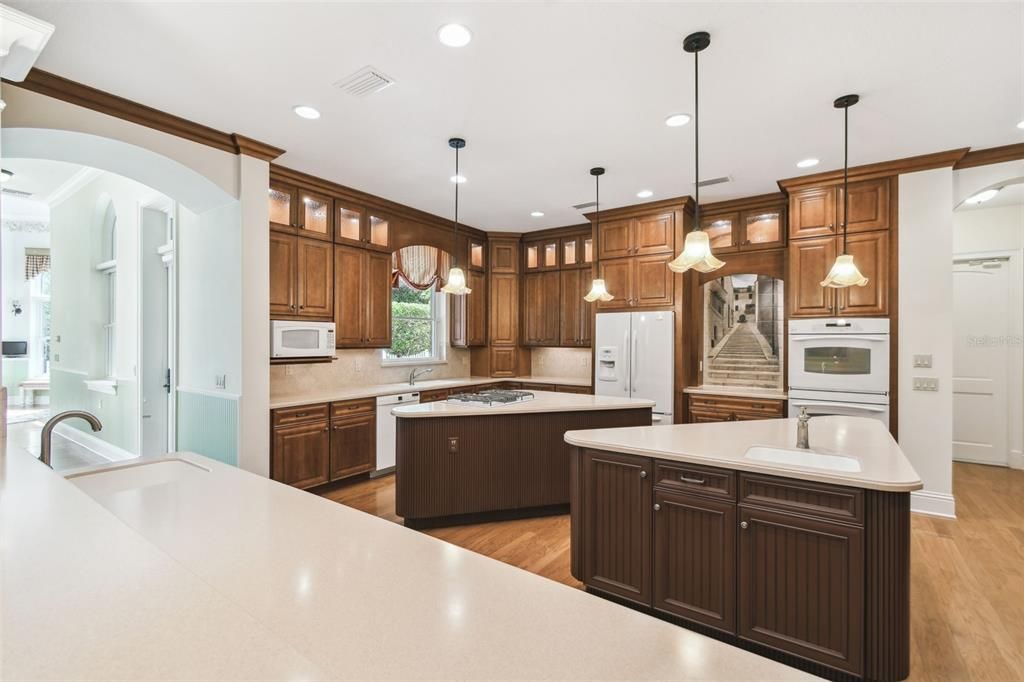 En Venta: $2,400,000 (5 camas, 3 baños, 6140 Pies cuadrados)