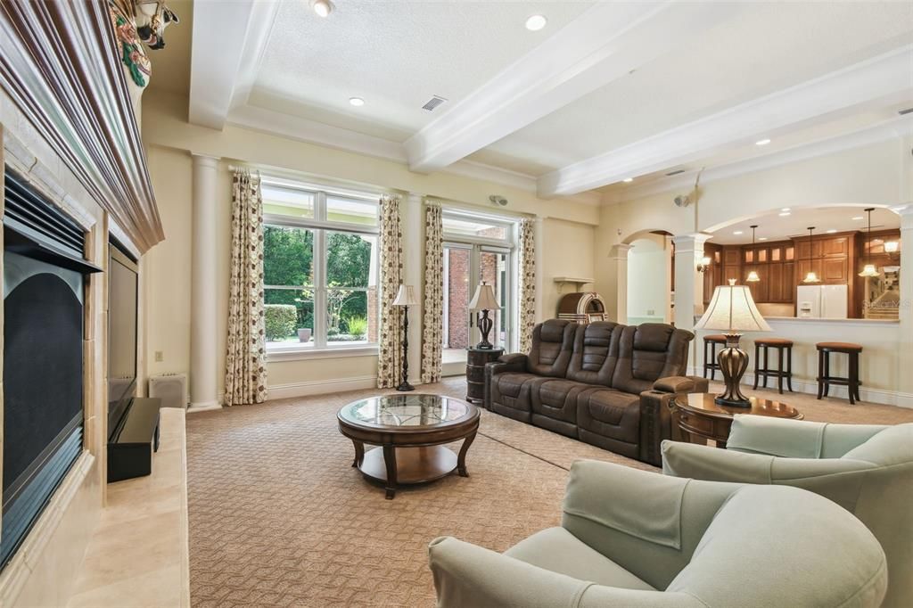 En Venta: $2,400,000 (5 camas, 3 baños, 6140 Pies cuadrados)