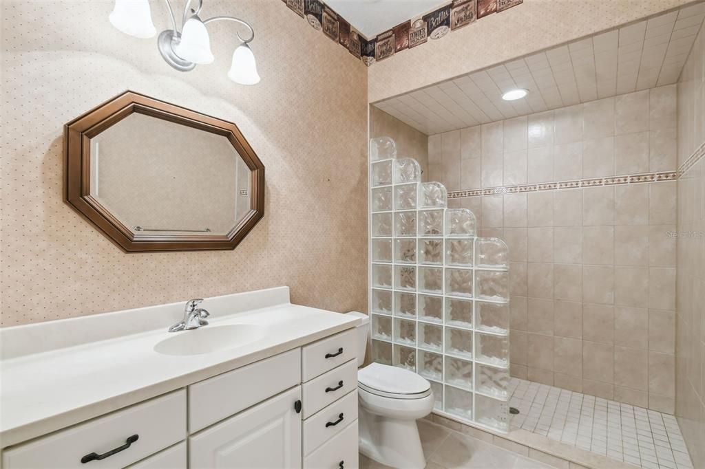 En Venta: $2,400,000 (5 camas, 3 baños, 6140 Pies cuadrados)