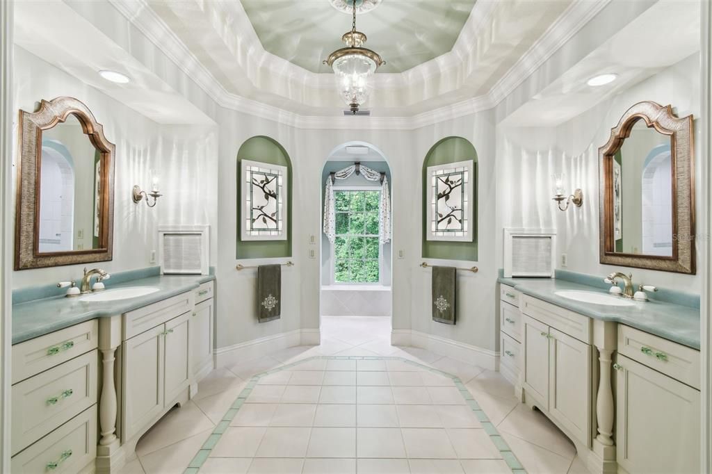 En Venta: $2,400,000 (5 camas, 3 baños, 6140 Pies cuadrados)