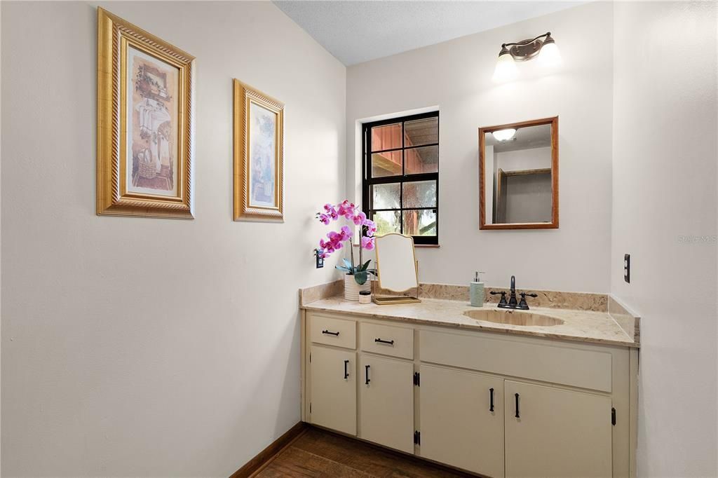 待售: $799,750 (3 贝兹, 2 浴室, 2708 平方英尺)