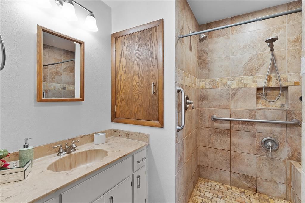 待售: $799,750 (3 贝兹, 2 浴室, 2708 平方英尺)