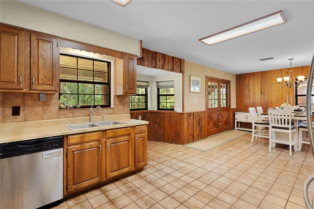 待售: $799,750 (3 贝兹, 2 浴室, 2708 平方英尺)