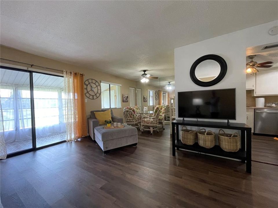 For Sale: $99,000 (1 beds, 1 baths, 756 Square Feet)