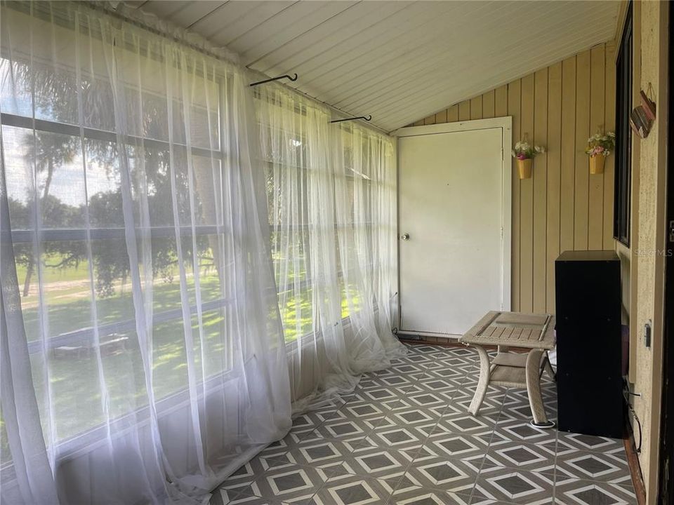 For Sale: $99,000 (1 beds, 1 baths, 756 Square Feet)