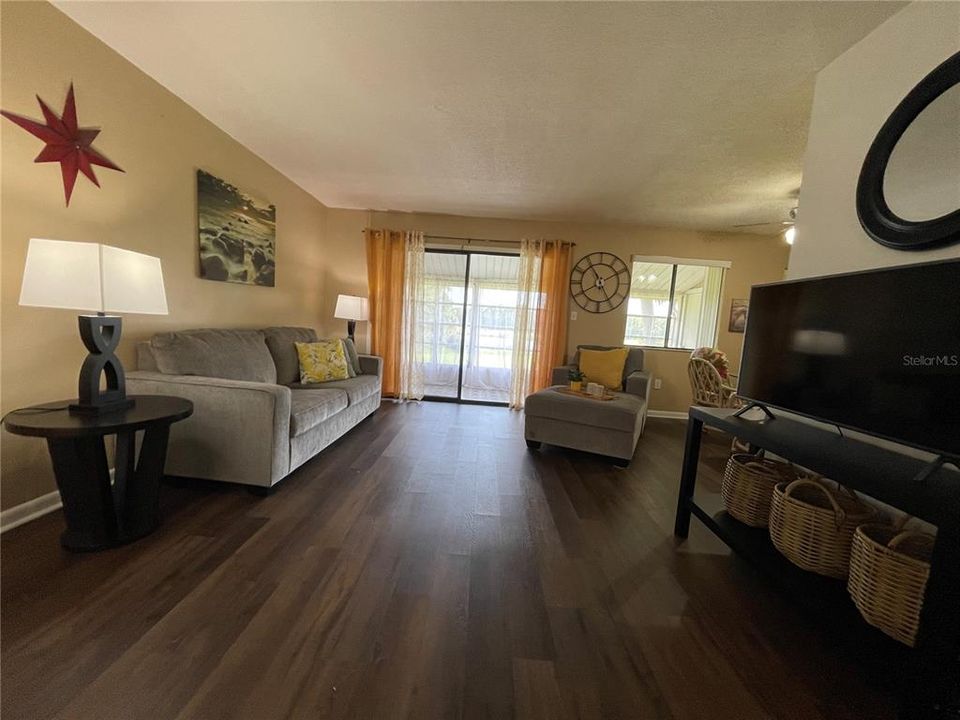 For Sale: $99,000 (1 beds, 1 baths, 756 Square Feet)