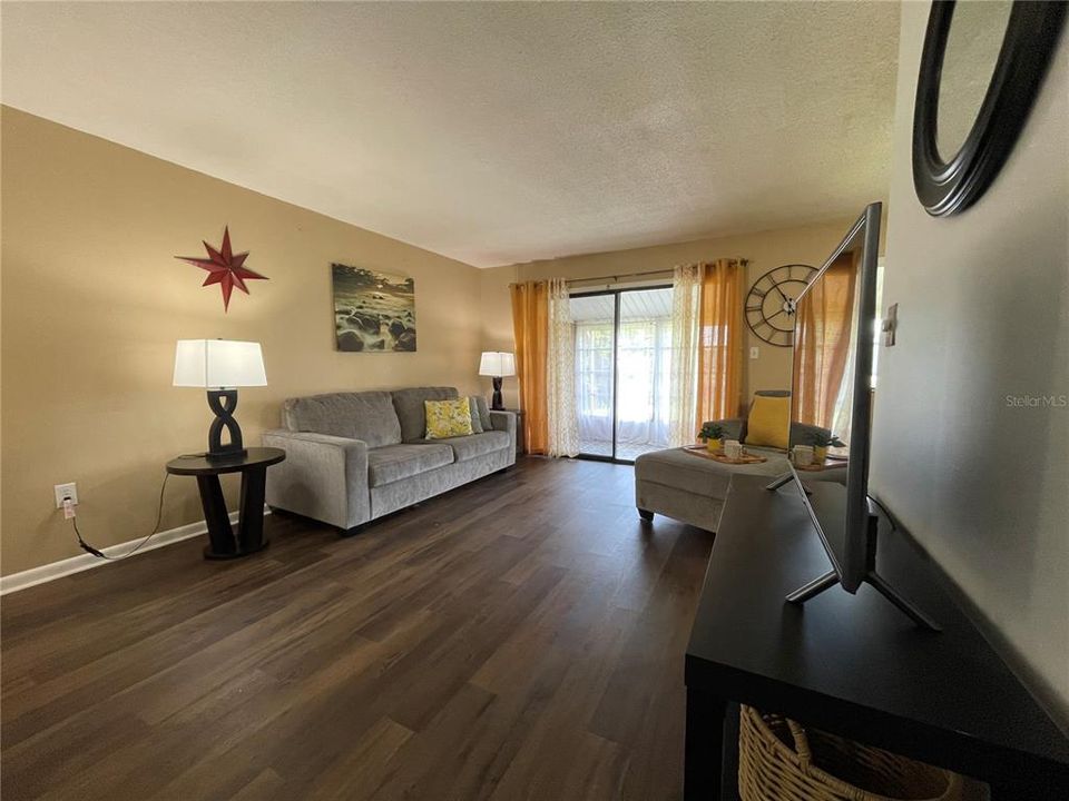 For Sale: $99,000 (1 beds, 1 baths, 756 Square Feet)