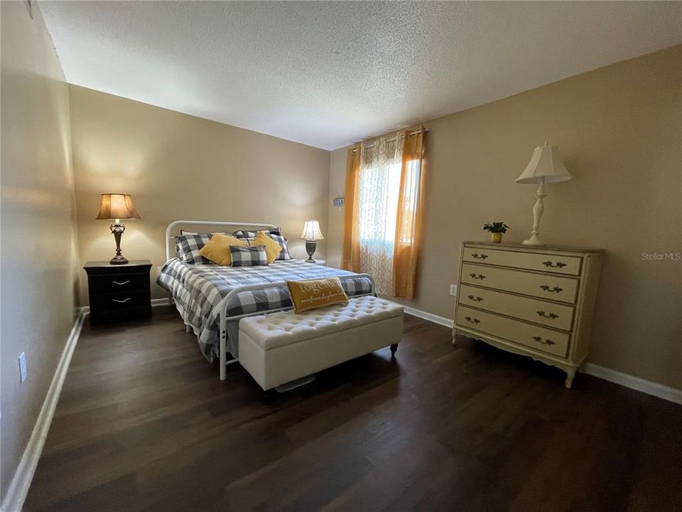 For Sale: $99,000 (1 beds, 1 baths, 756 Square Feet)