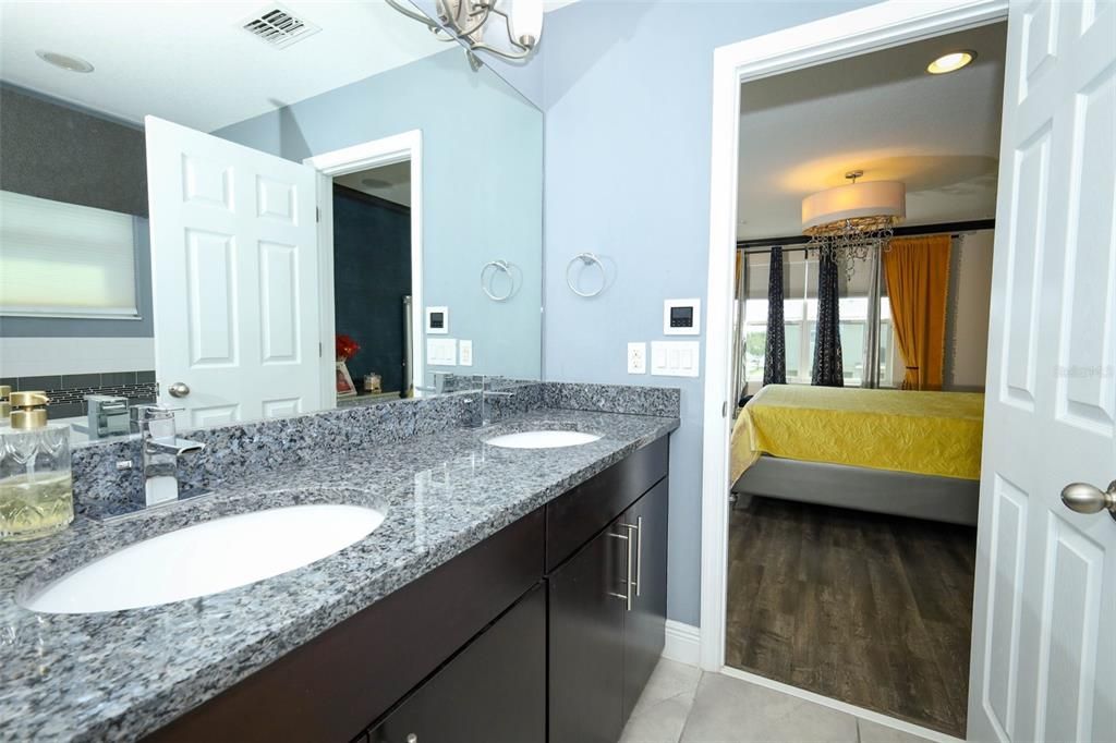 Под контрактом: $500,000 (3 спален, 2 ванн, 1826 Квадратных фут)