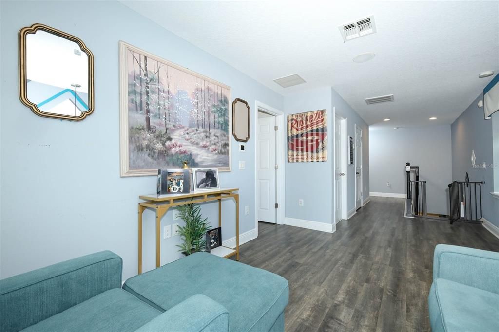 Под контрактом: $500,000 (3 спален, 2 ванн, 1826 Квадратных фут)