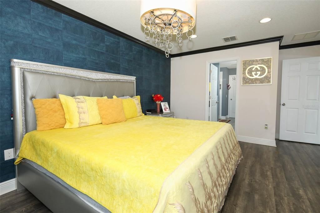 Под контрактом: $500,000 (3 спален, 2 ванн, 1826 Квадратных фут)