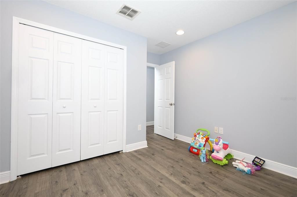 Под контрактом: $500,000 (3 спален, 2 ванн, 1826 Квадратных фут)