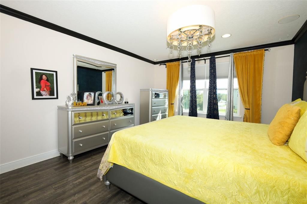 Под контрактом: $500,000 (3 спален, 2 ванн, 1826 Квадратных фут)