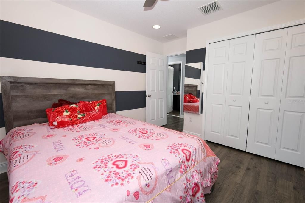 Под контрактом: $500,000 (3 спален, 2 ванн, 1826 Квадратных фут)