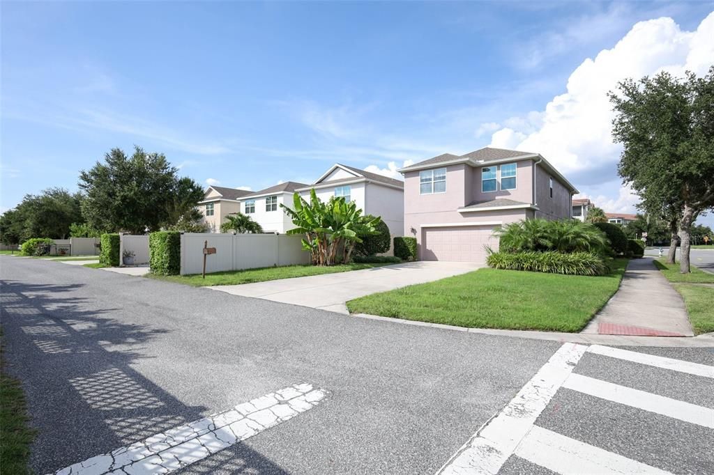 Под контрактом: $500,000 (3 спален, 2 ванн, 1826 Квадратных фут)