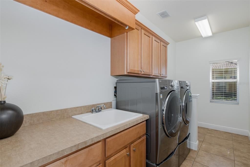 Active With Contract: $1,275,000 (5 beds, 4 baths, 3967 Square Feet)