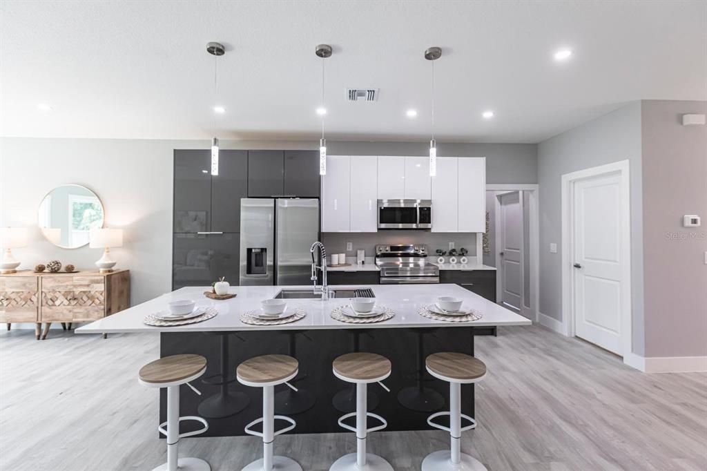 For Rent: $3,500 (5 beds, 3 baths, 2300 Square Feet)