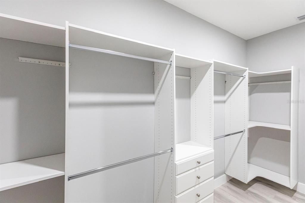 For Rent: $3,500 (5 beds, 3 baths, 2300 Square Feet)