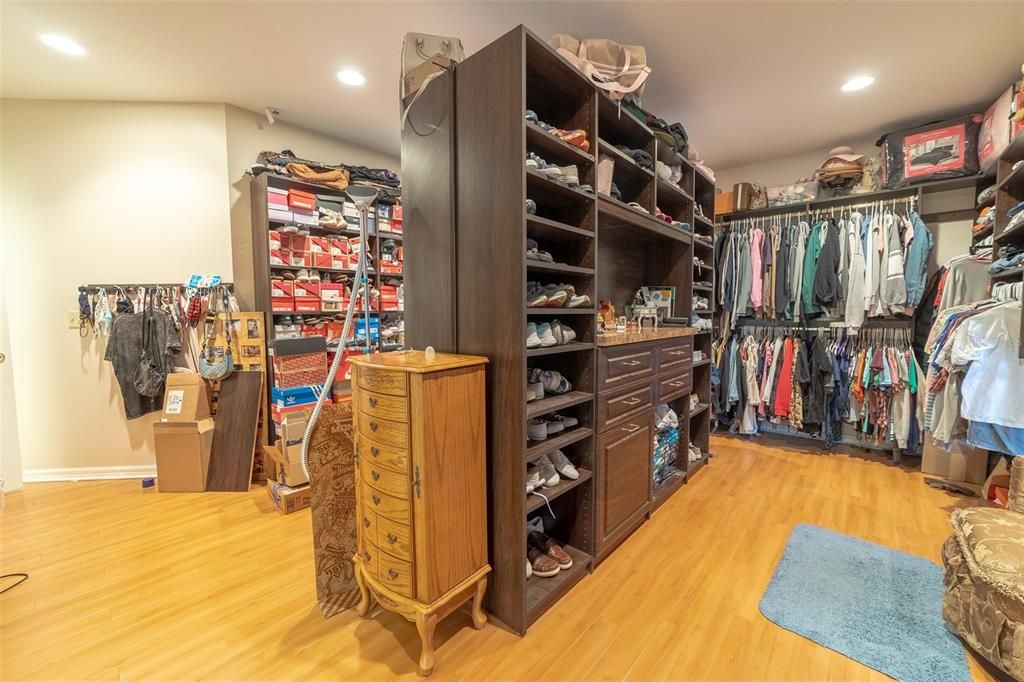 Active With Contract: $1,199,000 (4 beds, 3 baths, 6284 Square Feet)