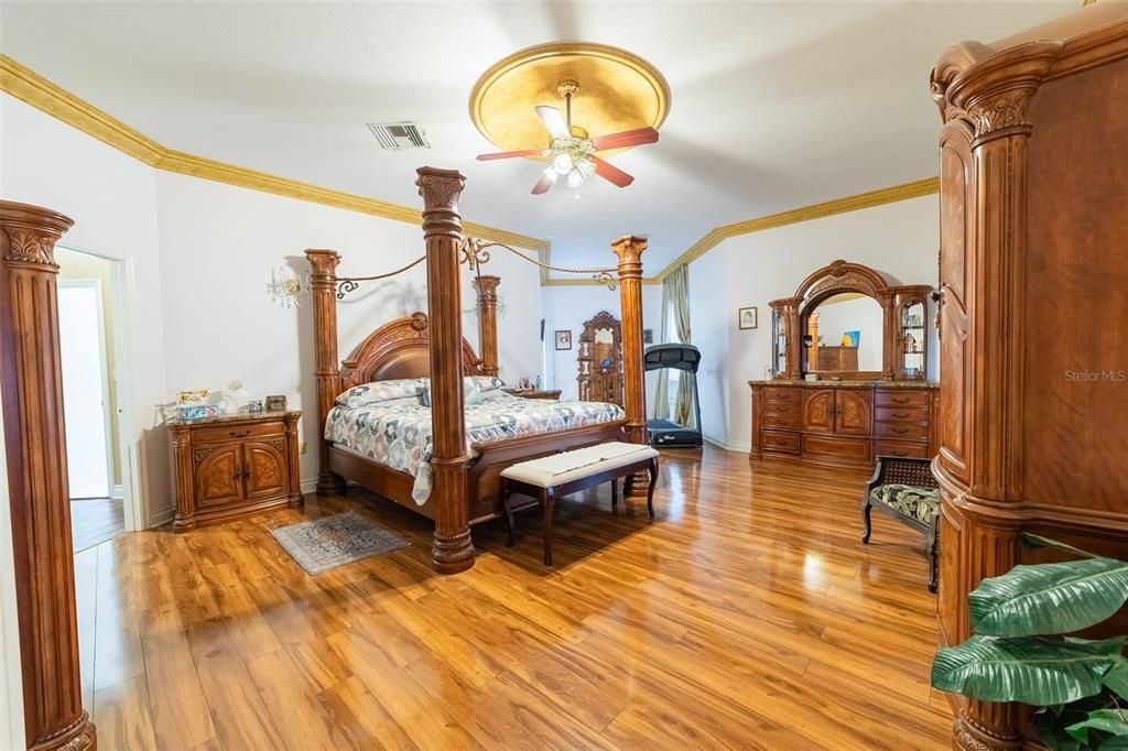 Active With Contract: $1,199,000 (4 beds, 3 baths, 6284 Square Feet)